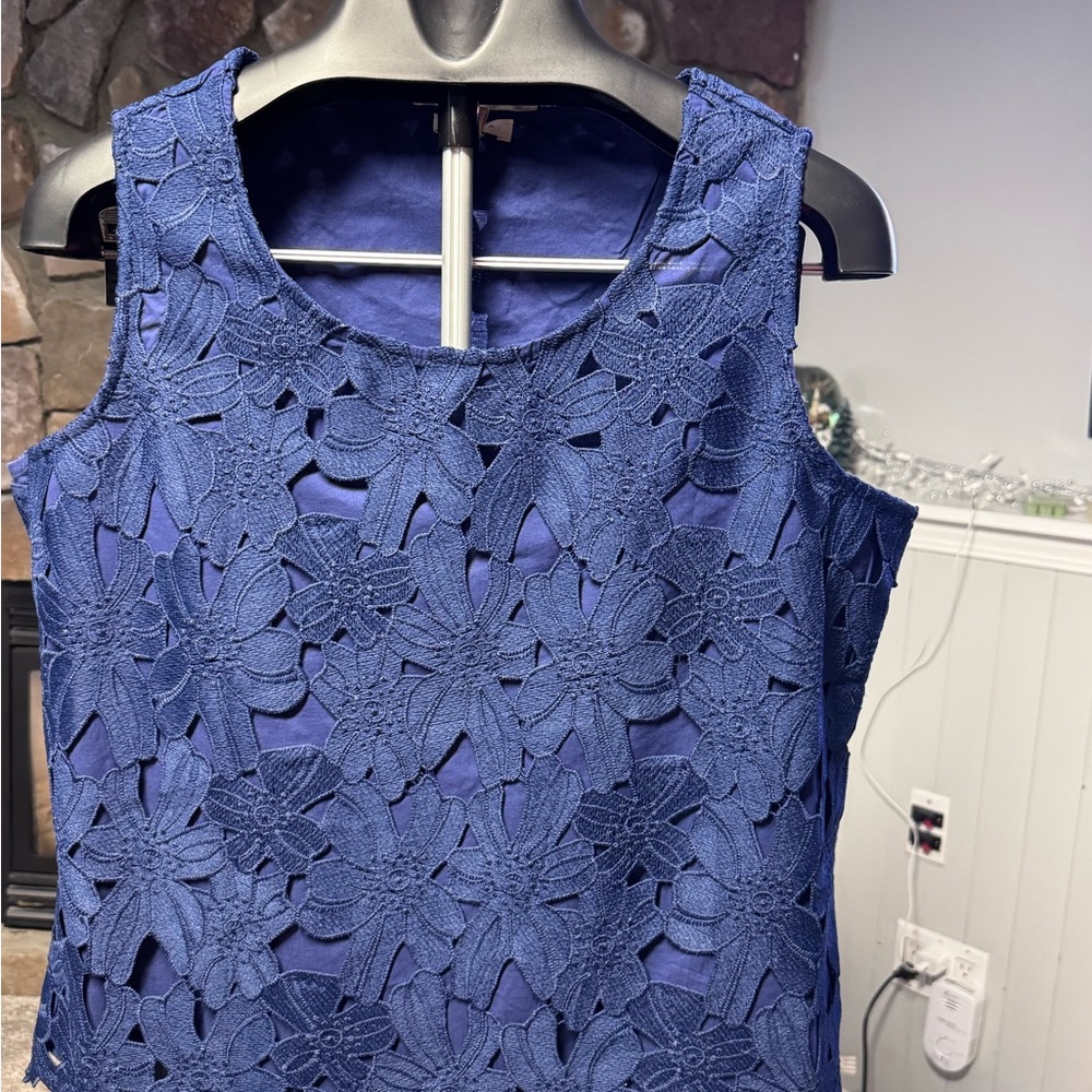 Elegant Floral Lace Sleeveless Top in Blue
